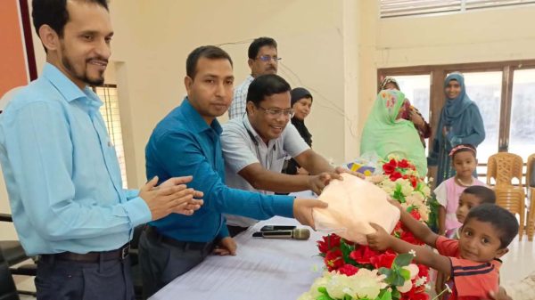 নওগাঁ /ধামইরহাটে /শিশু /শ্রম /রোধে /নগদ /সহায়তা